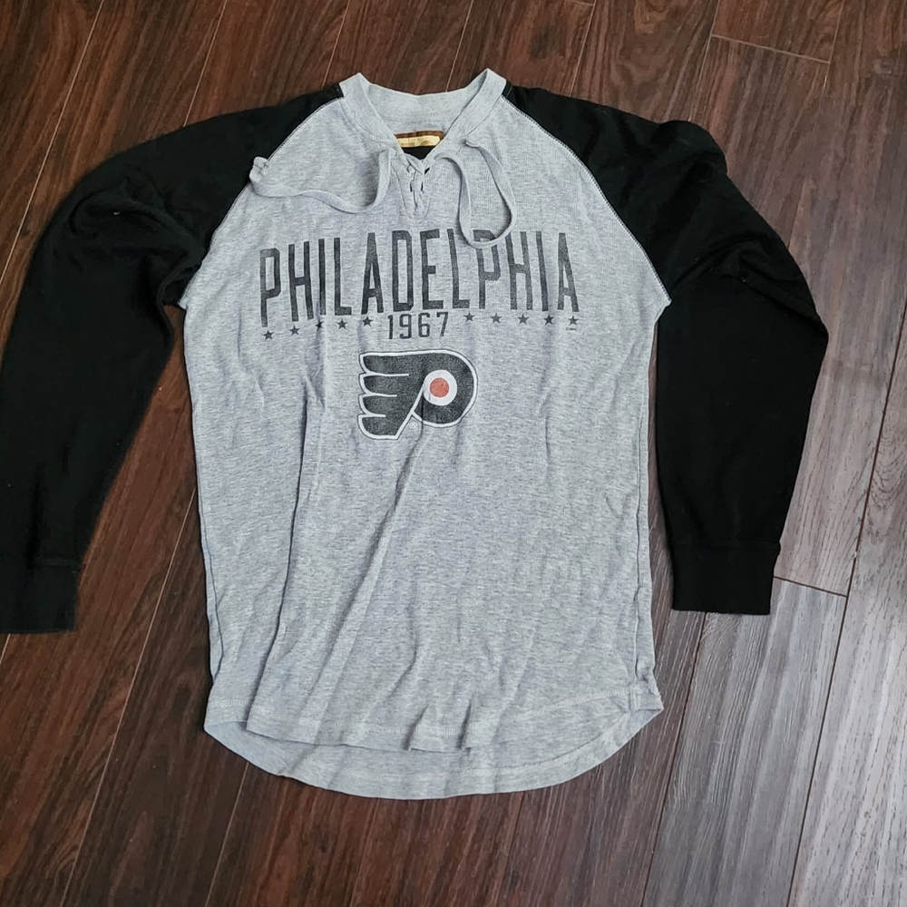 Philadelphia Flyers lace neck long sleeve Size XL